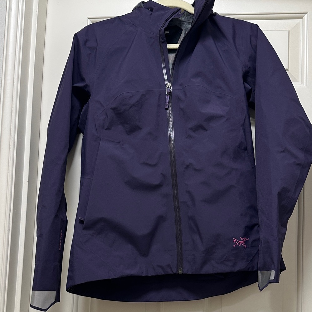 Arc'teryx Women's Deep Purple Gore-Tex Jacket size small